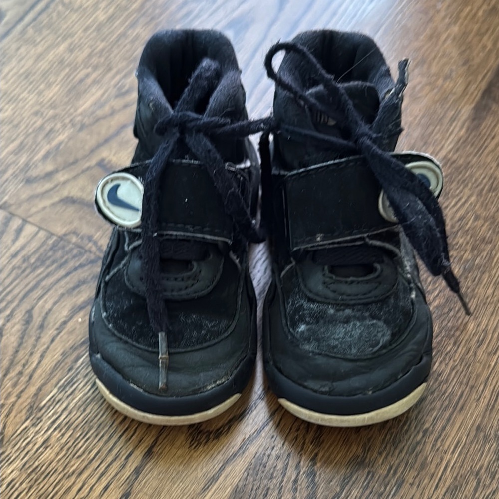 Vintage 1990s Nike Kid Shoes